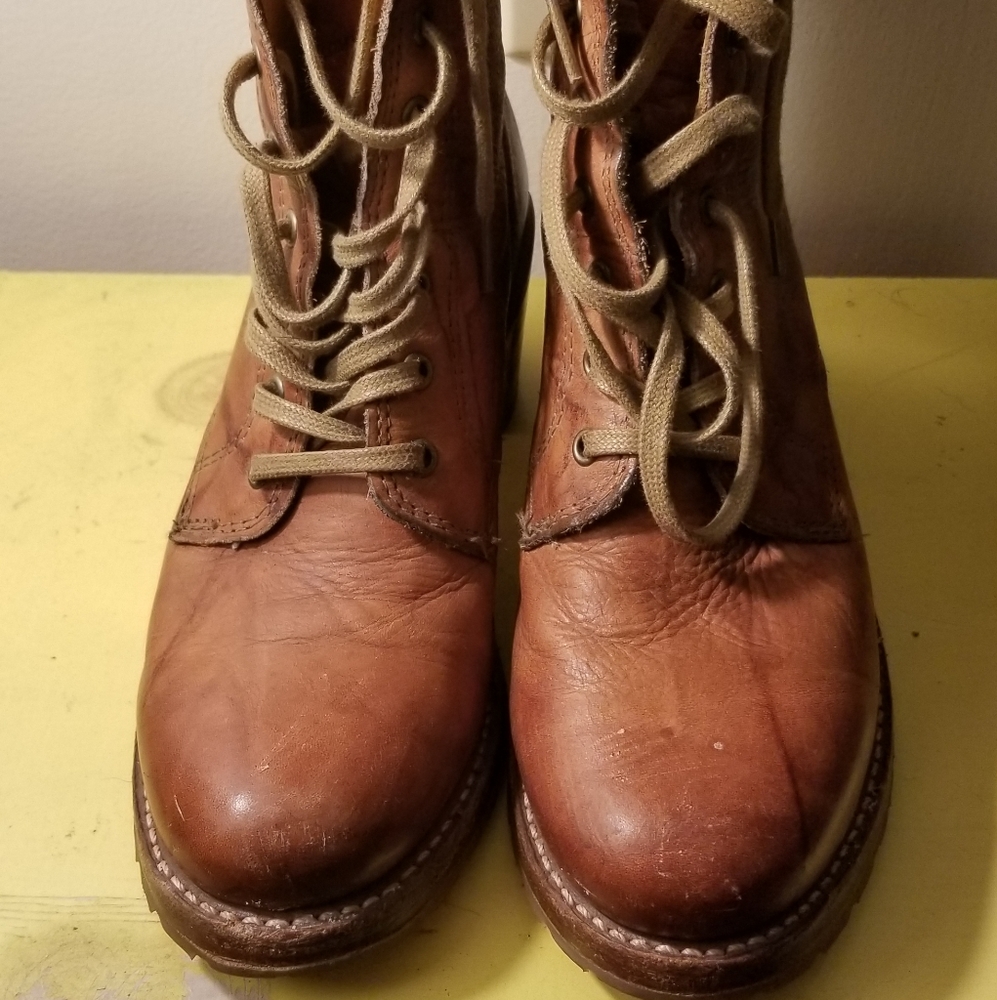 Frye Sabrina Lace Ankle Boot Size 8.5 Saddle Color